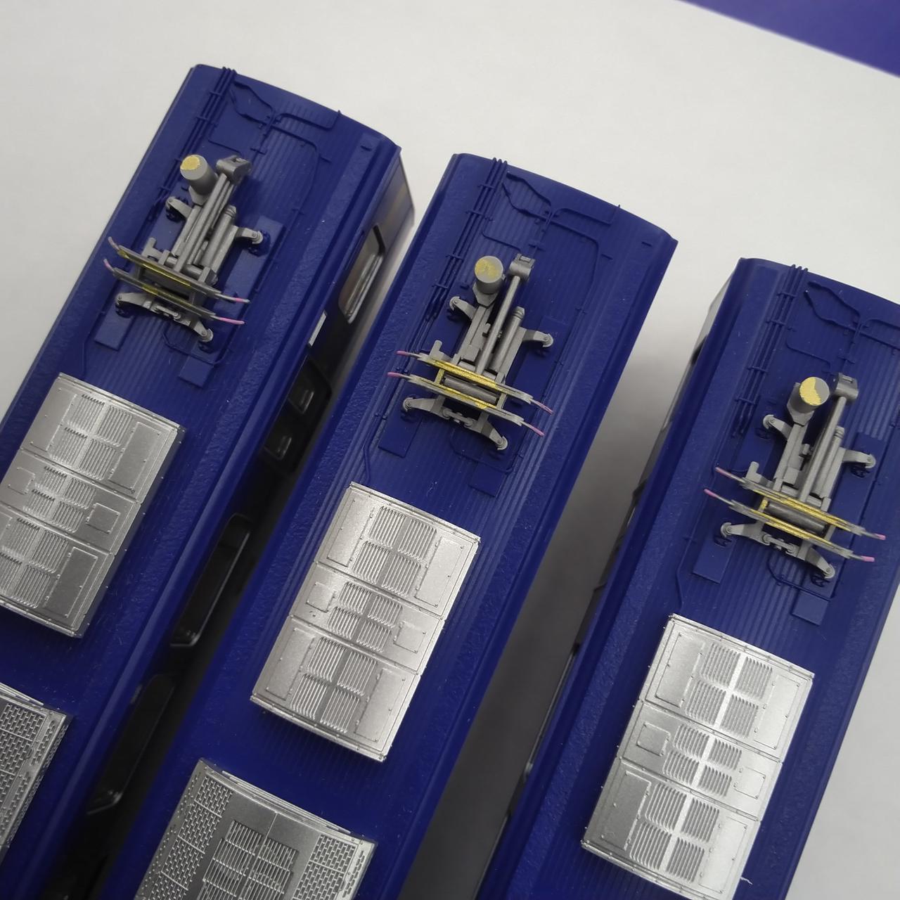 パンタ等屋根上機器色差しあり