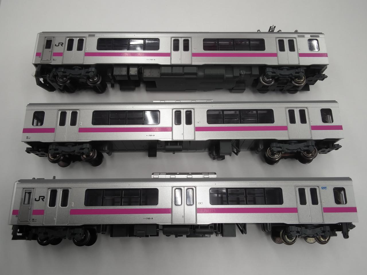 屋根上機器・連結器部分等に色差しあり