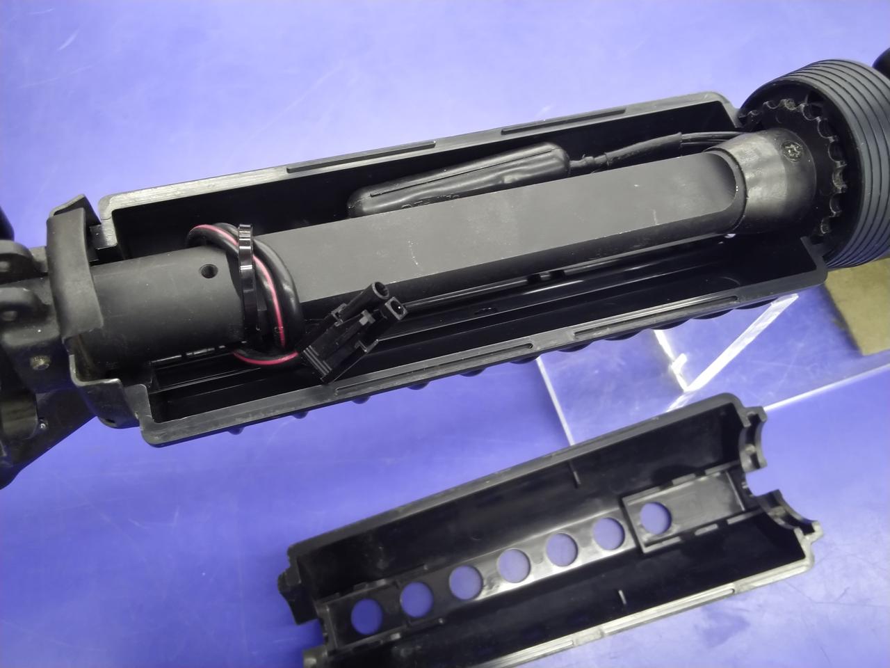 バッテリー接続部分