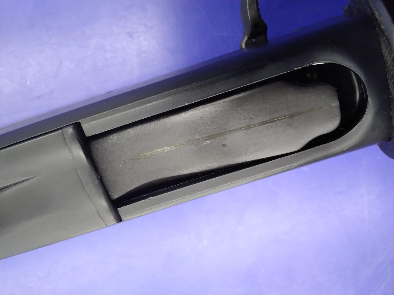 ショットシェル装填によるスレ傷あり