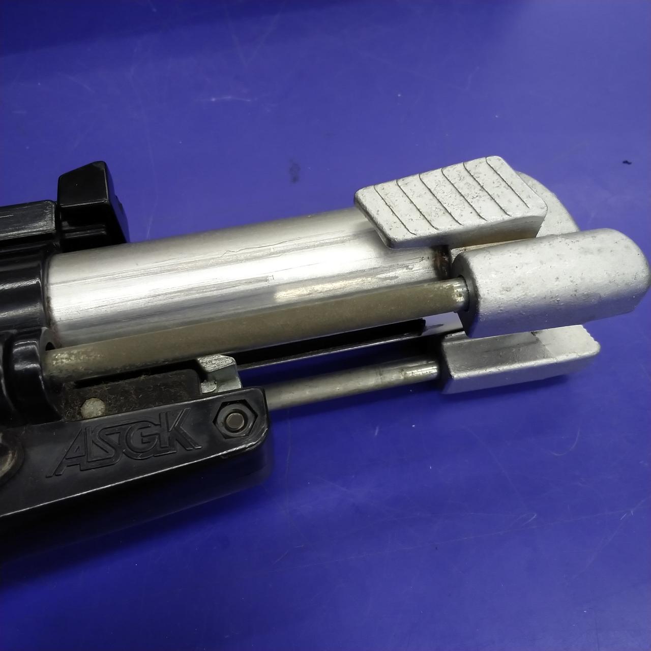 シリンダー部分可動によるスレ傷あり