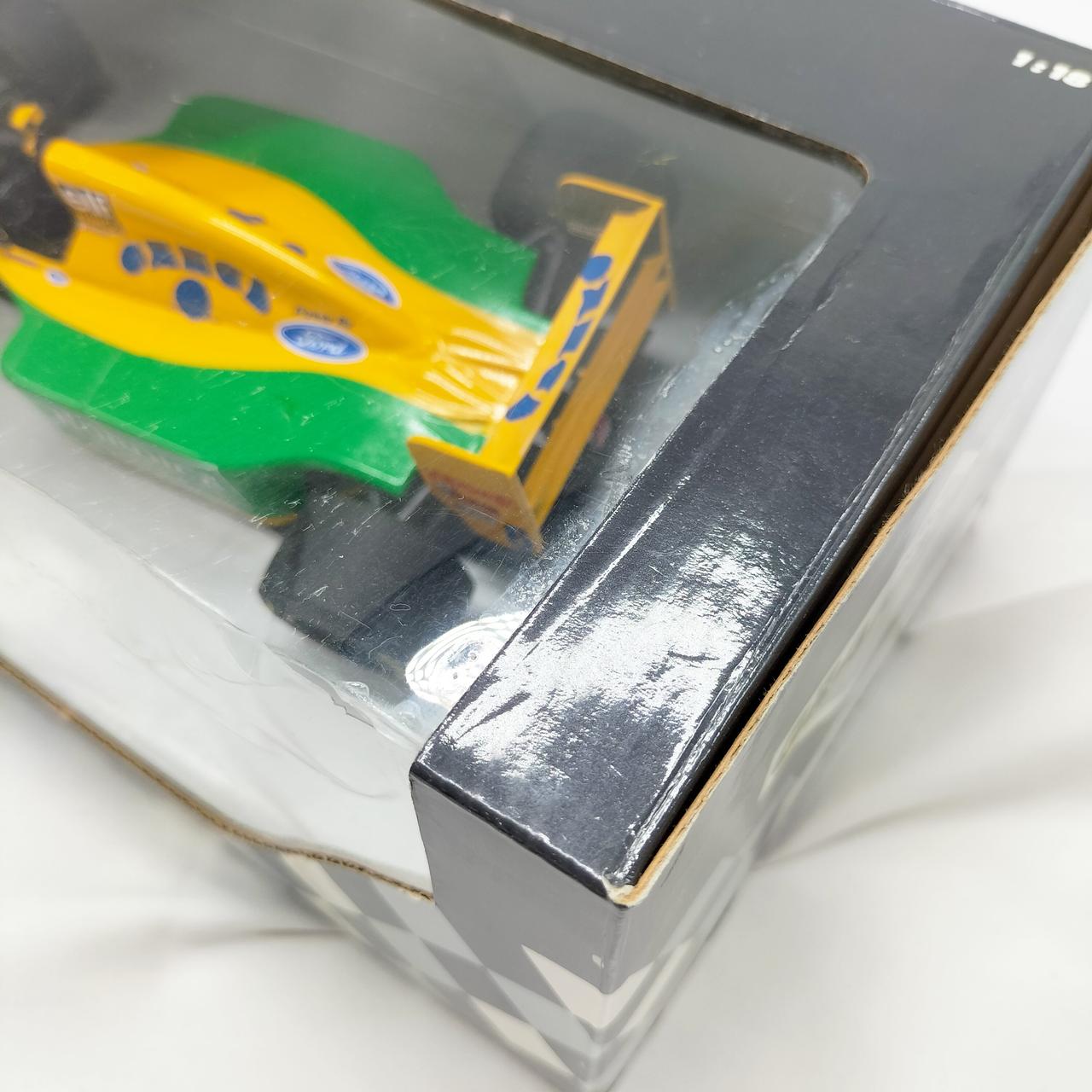 外箱に傷みが見られます