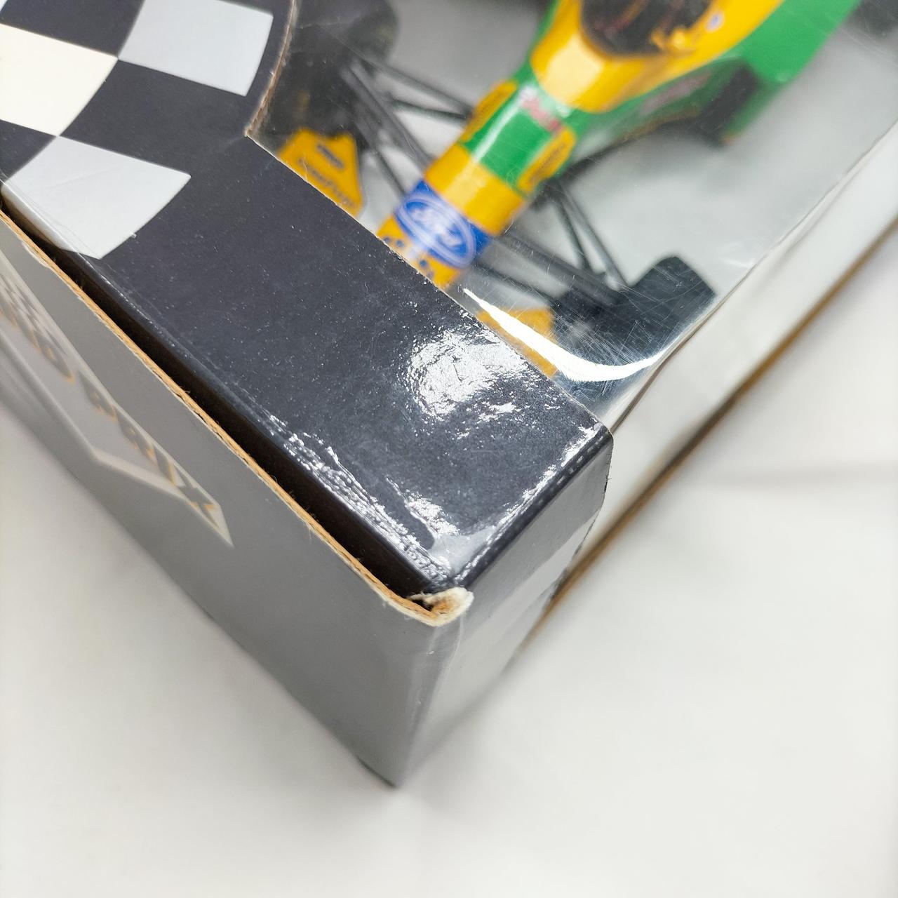 外箱に傷みが見られます