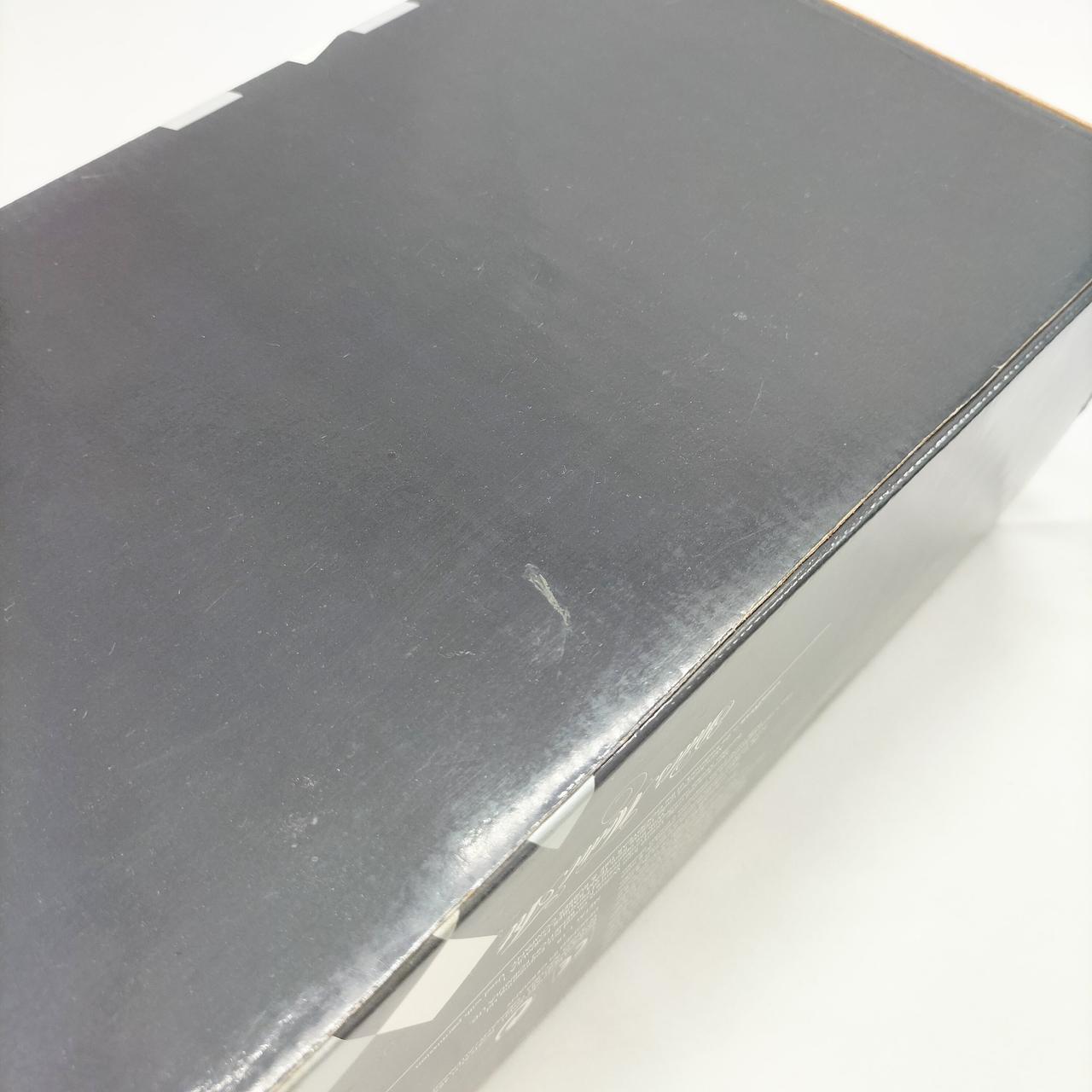 外箱に傷みが見られます