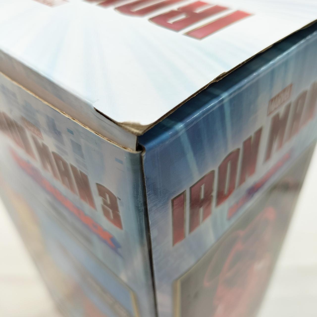 外箱に傷みが見られます