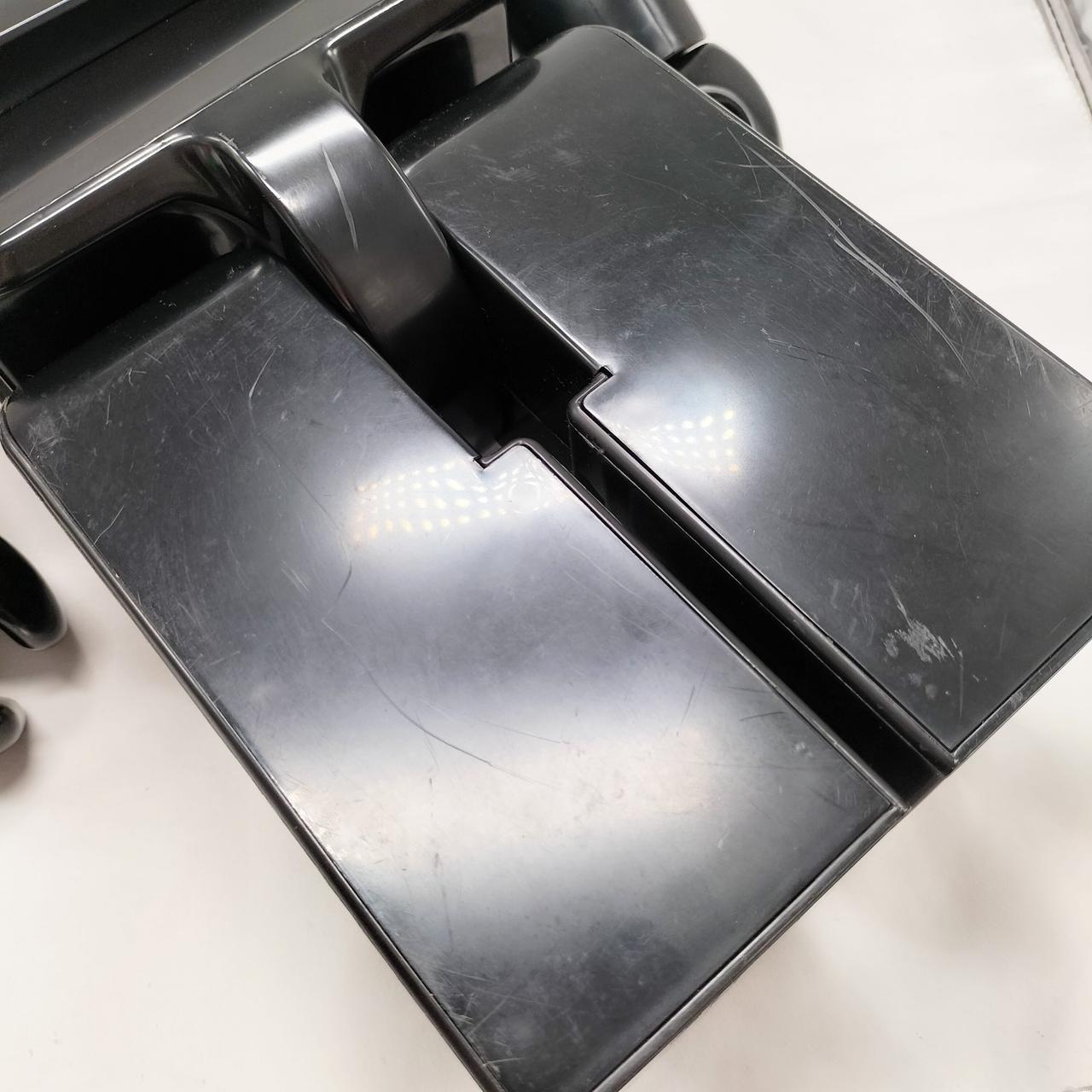 本体に傷みが見られます