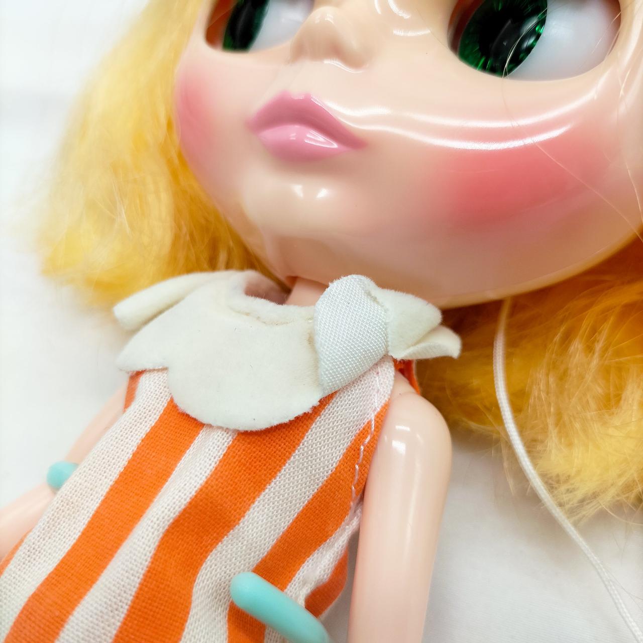 着衣に傷みが見られます