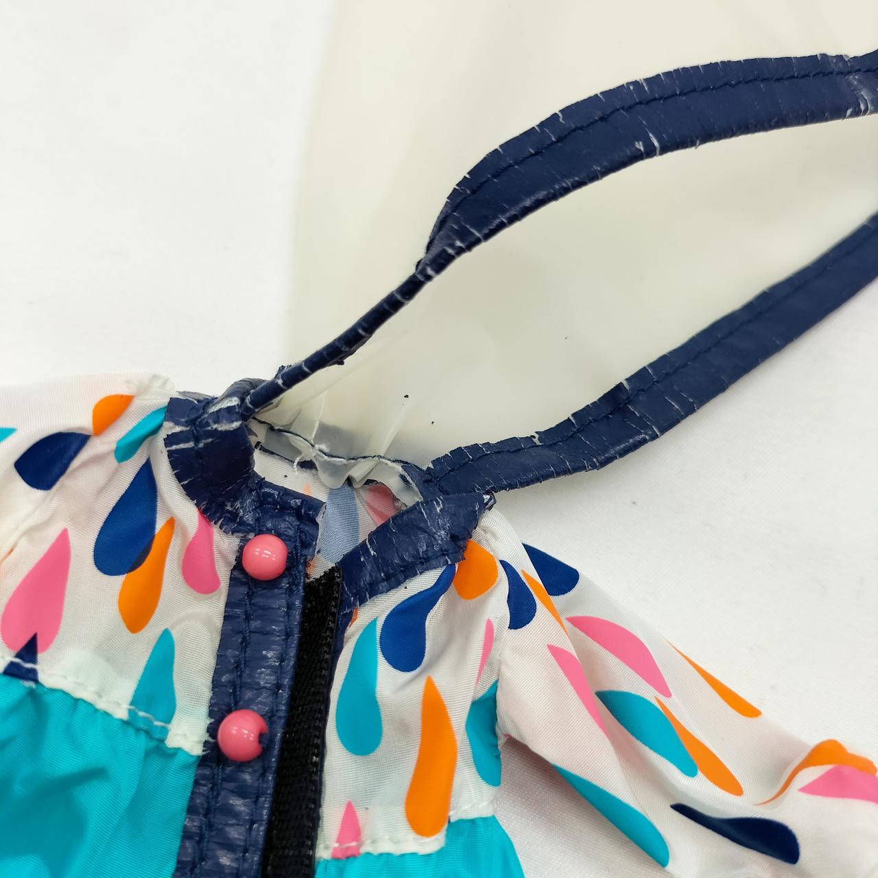 ヒビ割れや変色が見られます