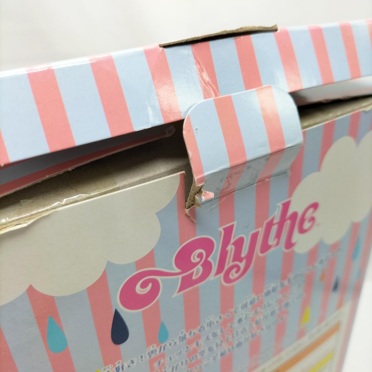 外箱に傷みが見られます