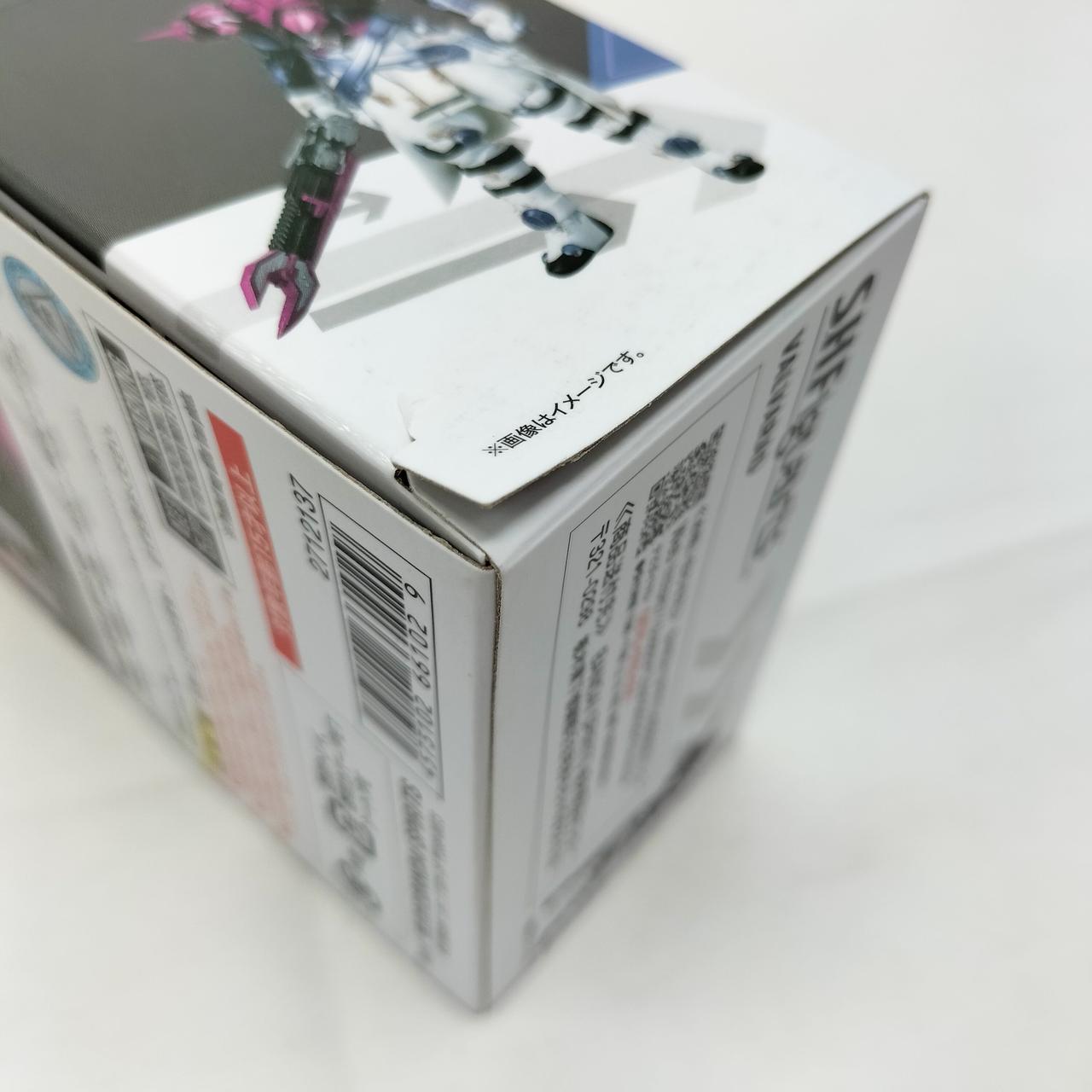 外箱に傷みが見られます