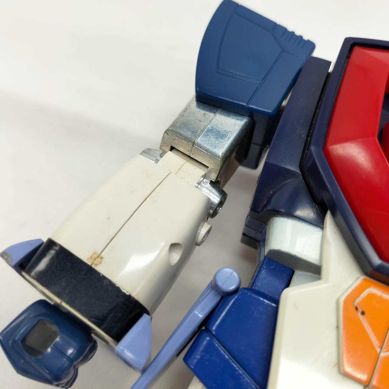 本体に傷みが見られます