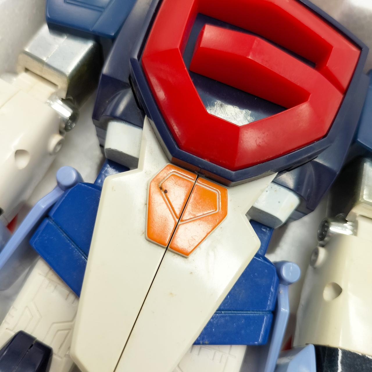 本体に傷みが見られます