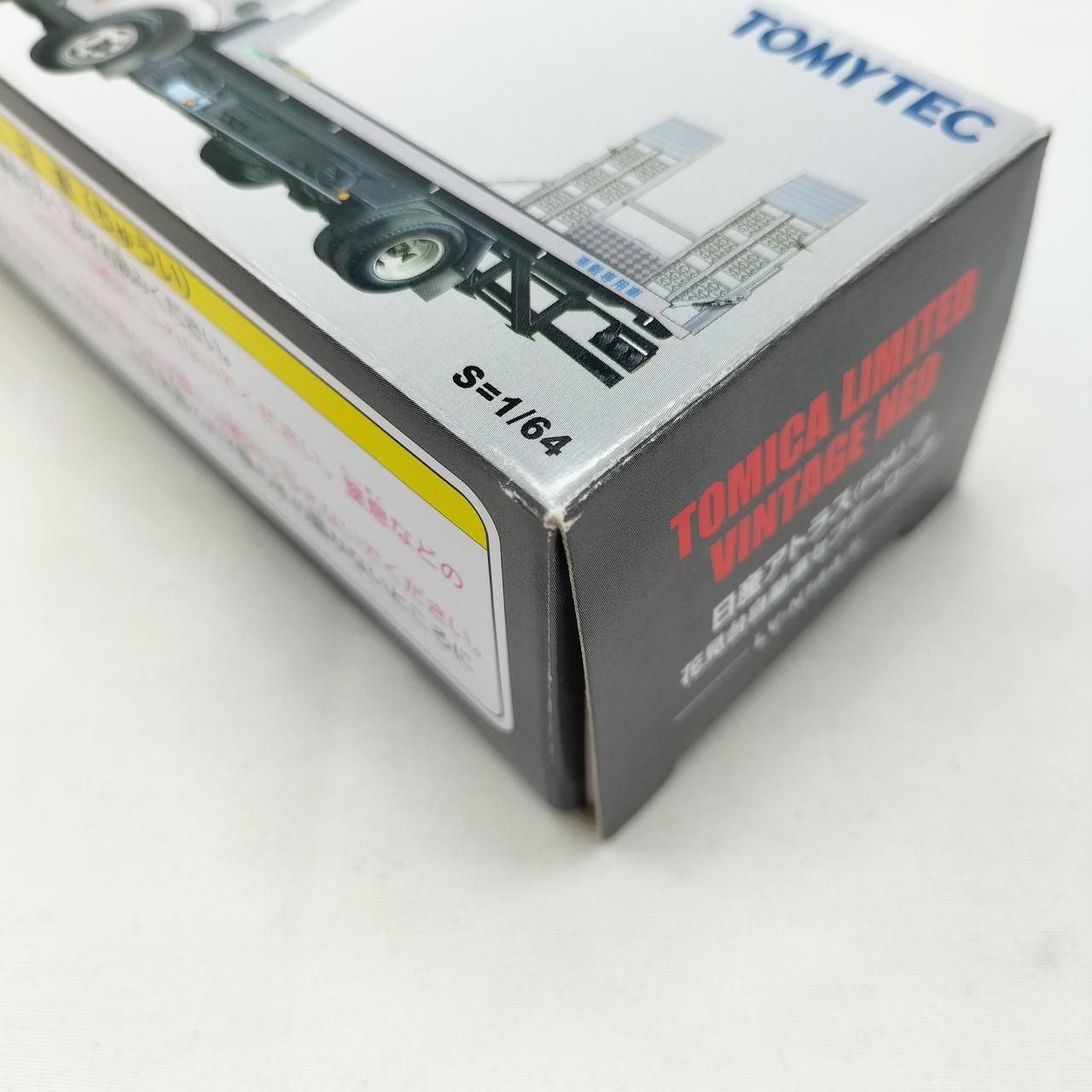 外箱に傷みが見られます