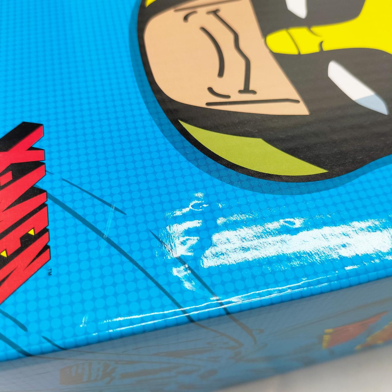 外箱に傷みが見られます