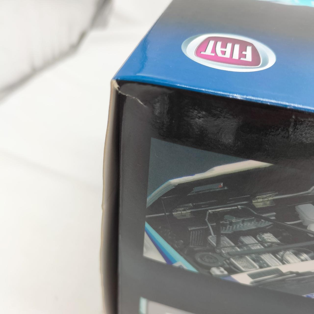 外箱に傷みが見られます