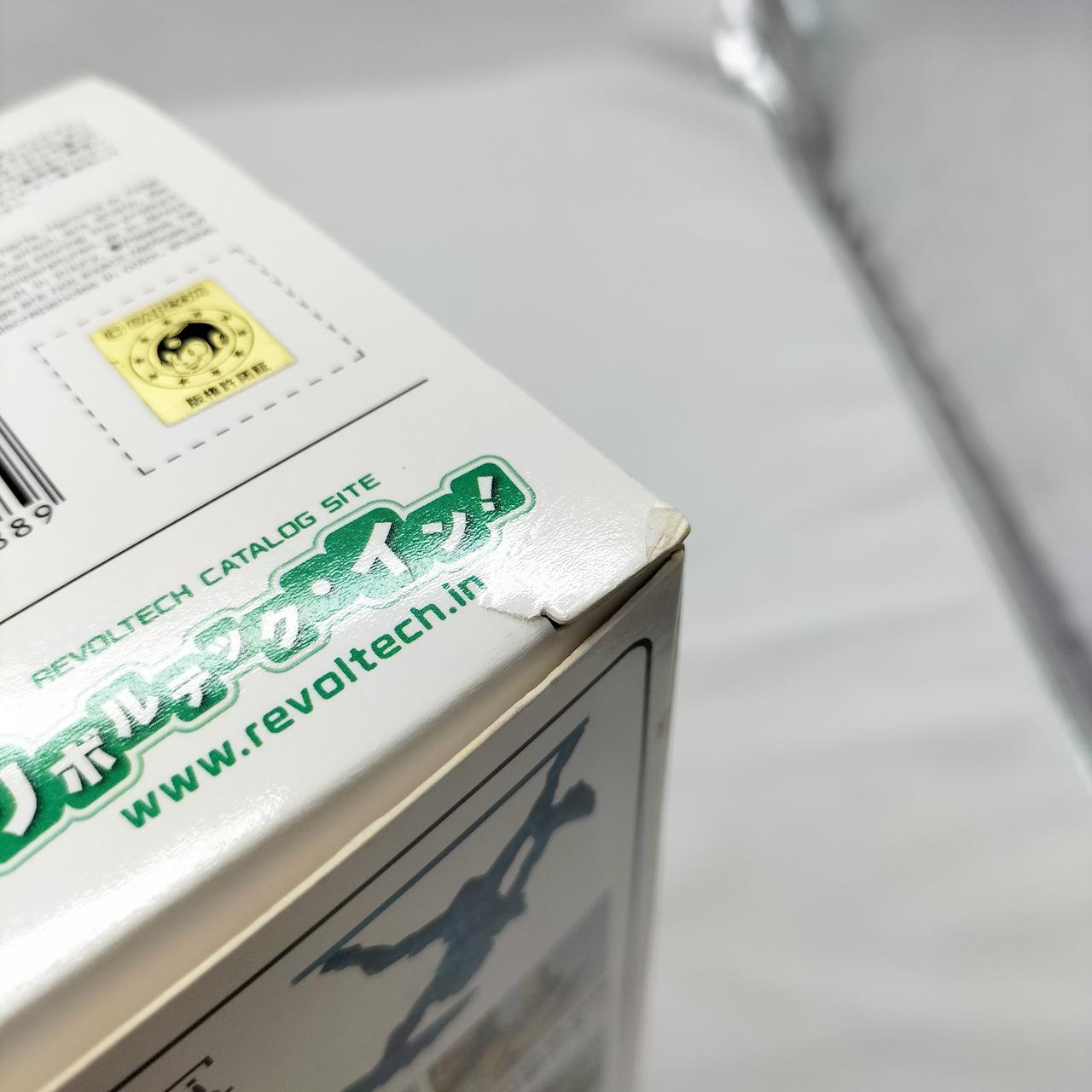 外箱に傷みが見られます