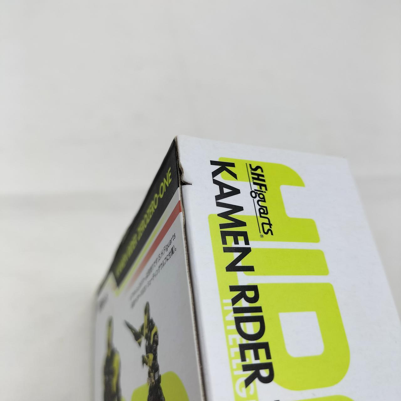 外箱に傷みが見られます