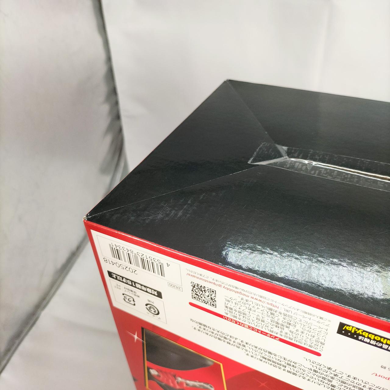 外箱に傷みが見られます