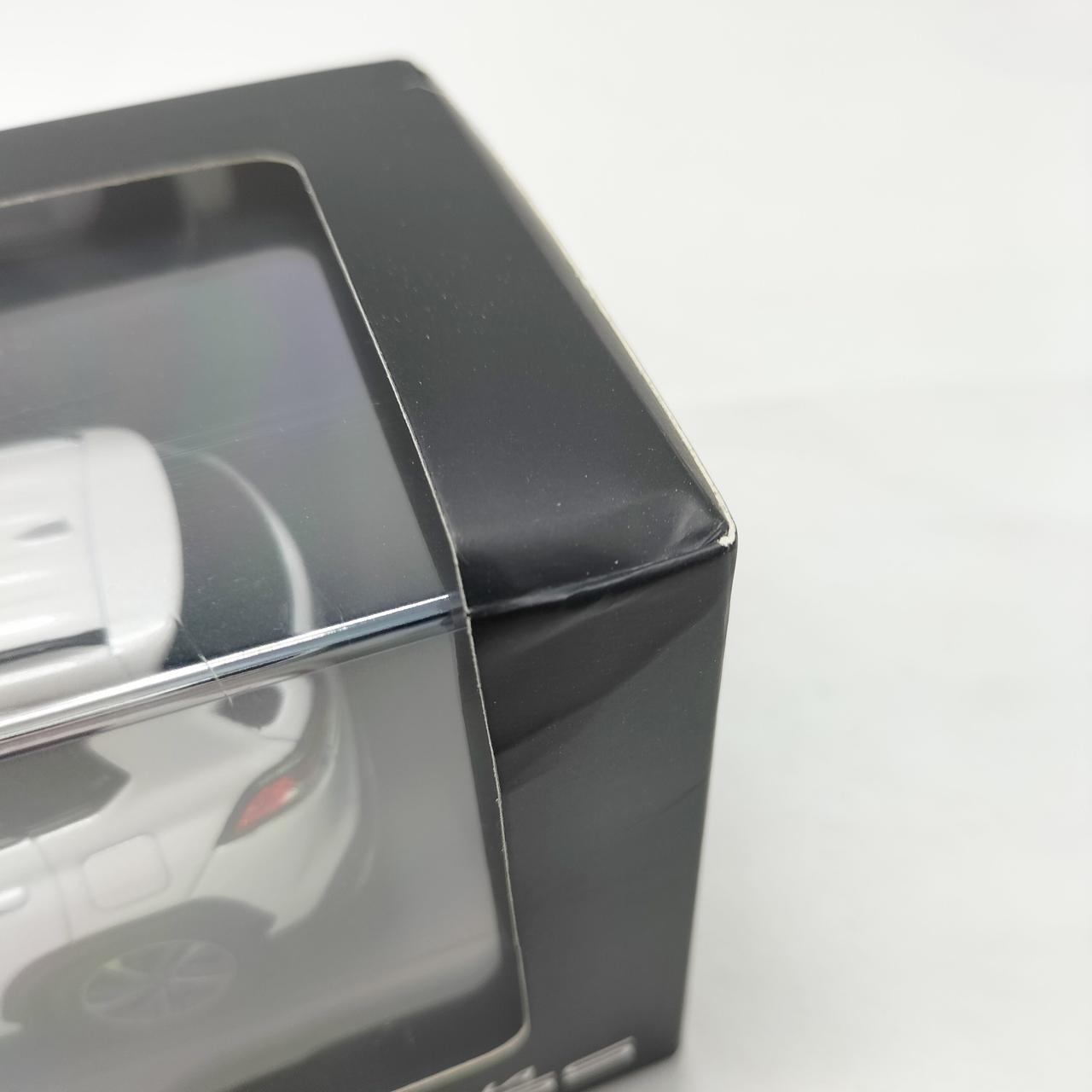 外箱に傷みが見られます