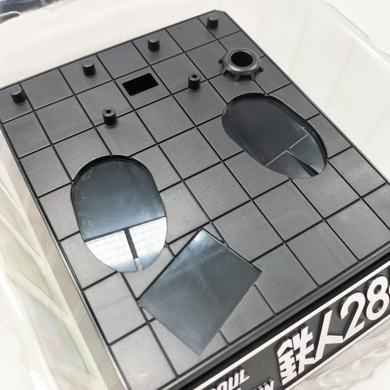 台座に若干傷みが見られます