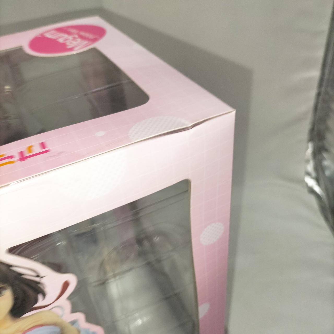 外箱に傷みが見られます