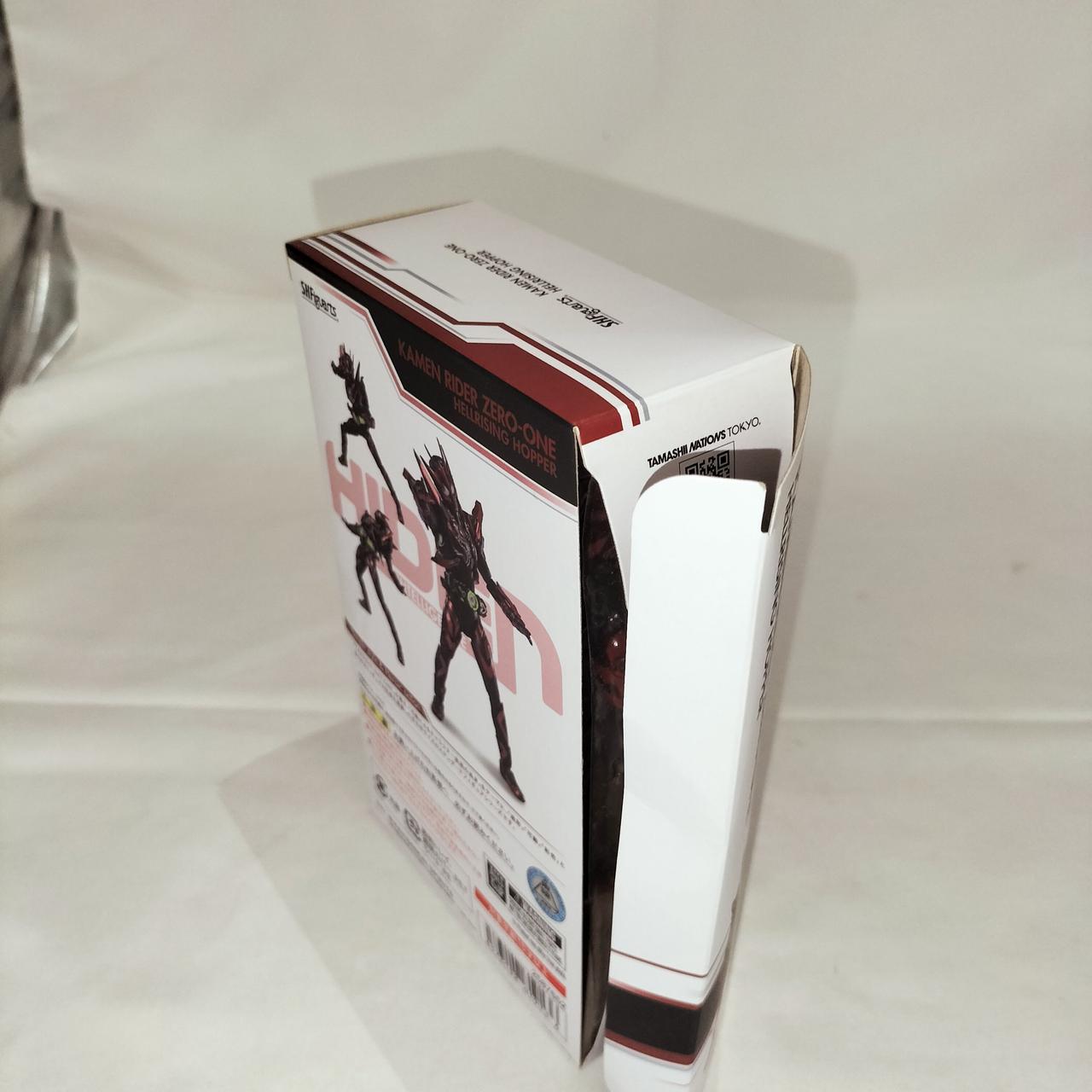 外箱に傷みが見られます