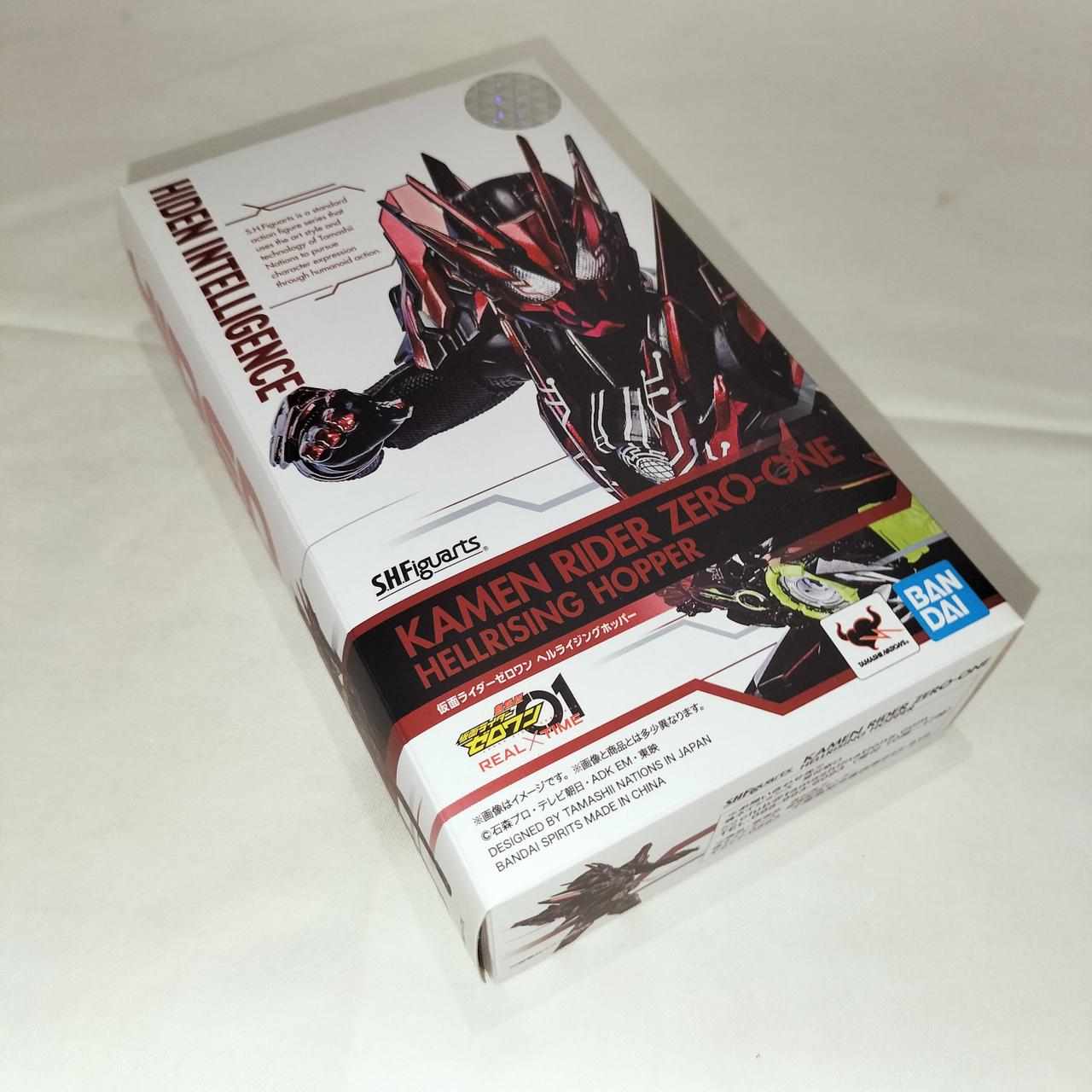 外箱に傷みが見られます