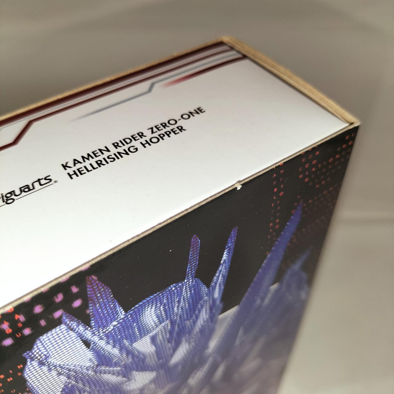 外箱に傷みが見られます