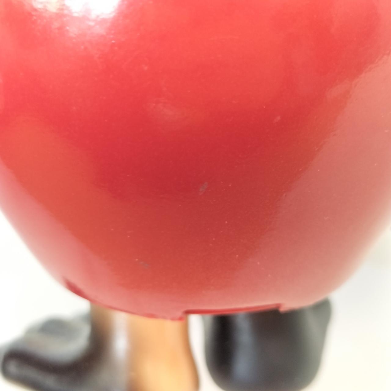 反射で見えづらいですが黒い傷ございます
