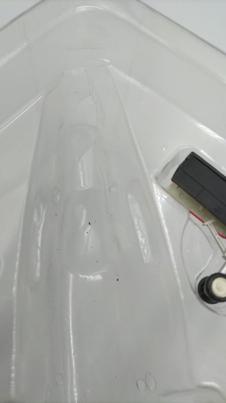 ケース穴あり。