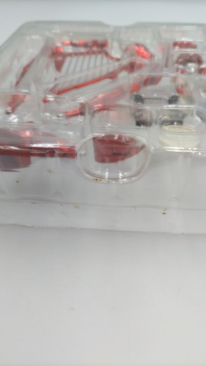 テープ汚れあり。