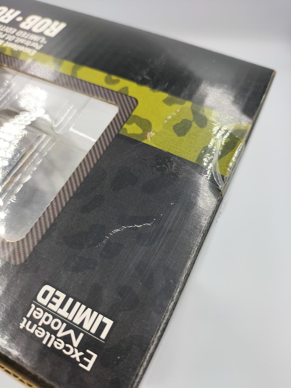 箱に少々キズあります