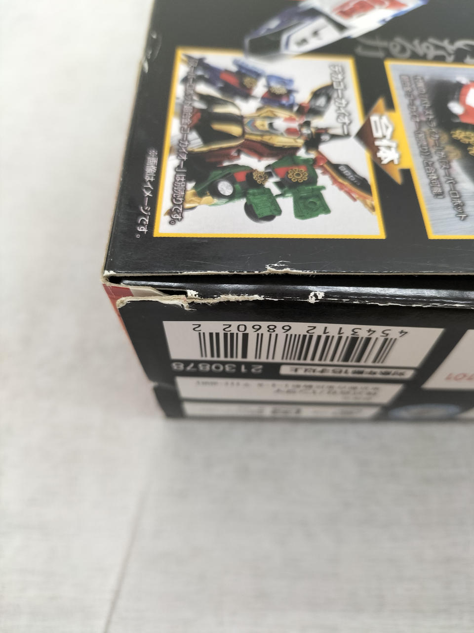 箱全体にダメージあります