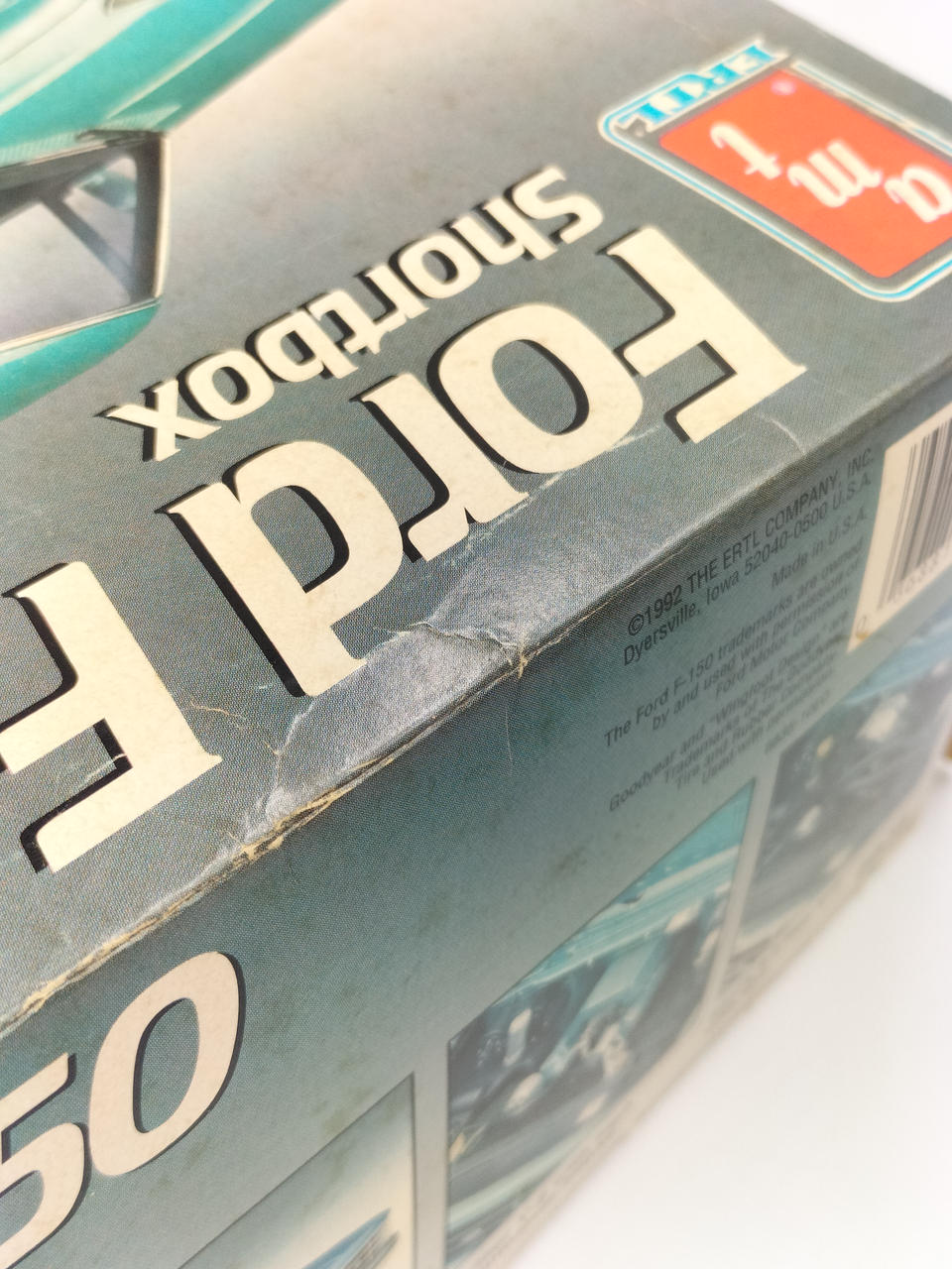 箱にダメージがあります。