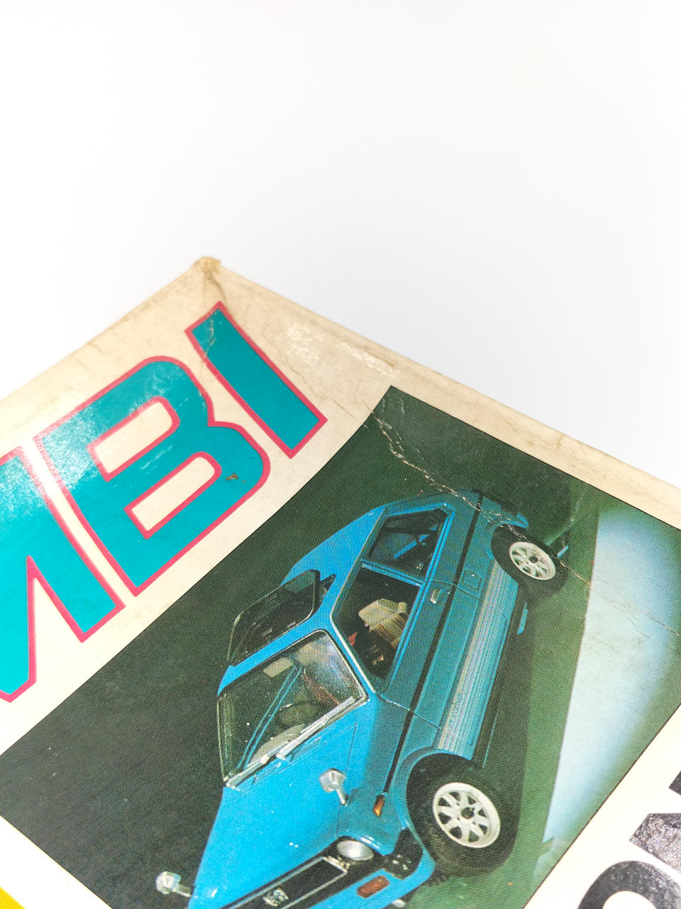 箱にダメージがあります。