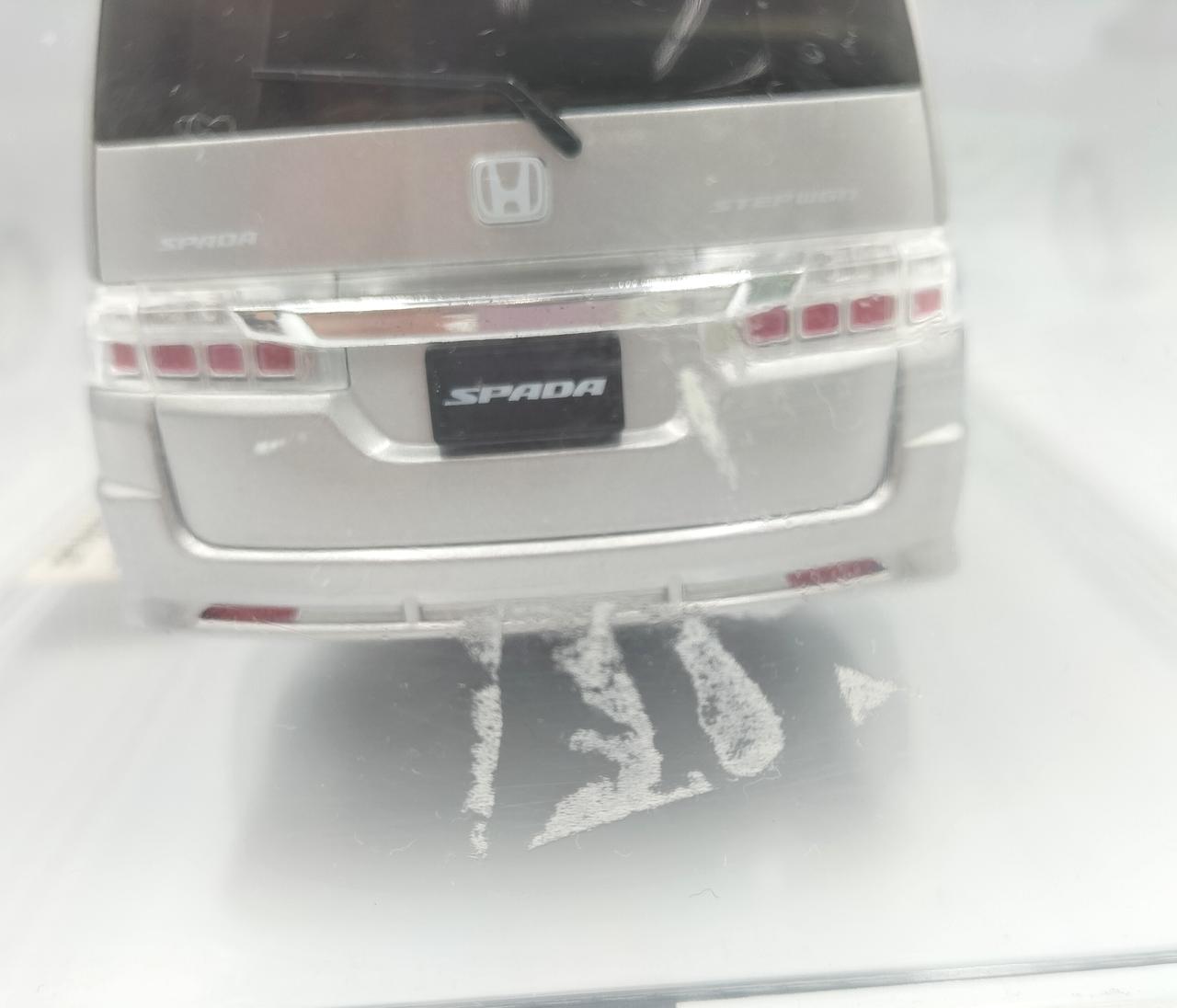 シール跡があります。