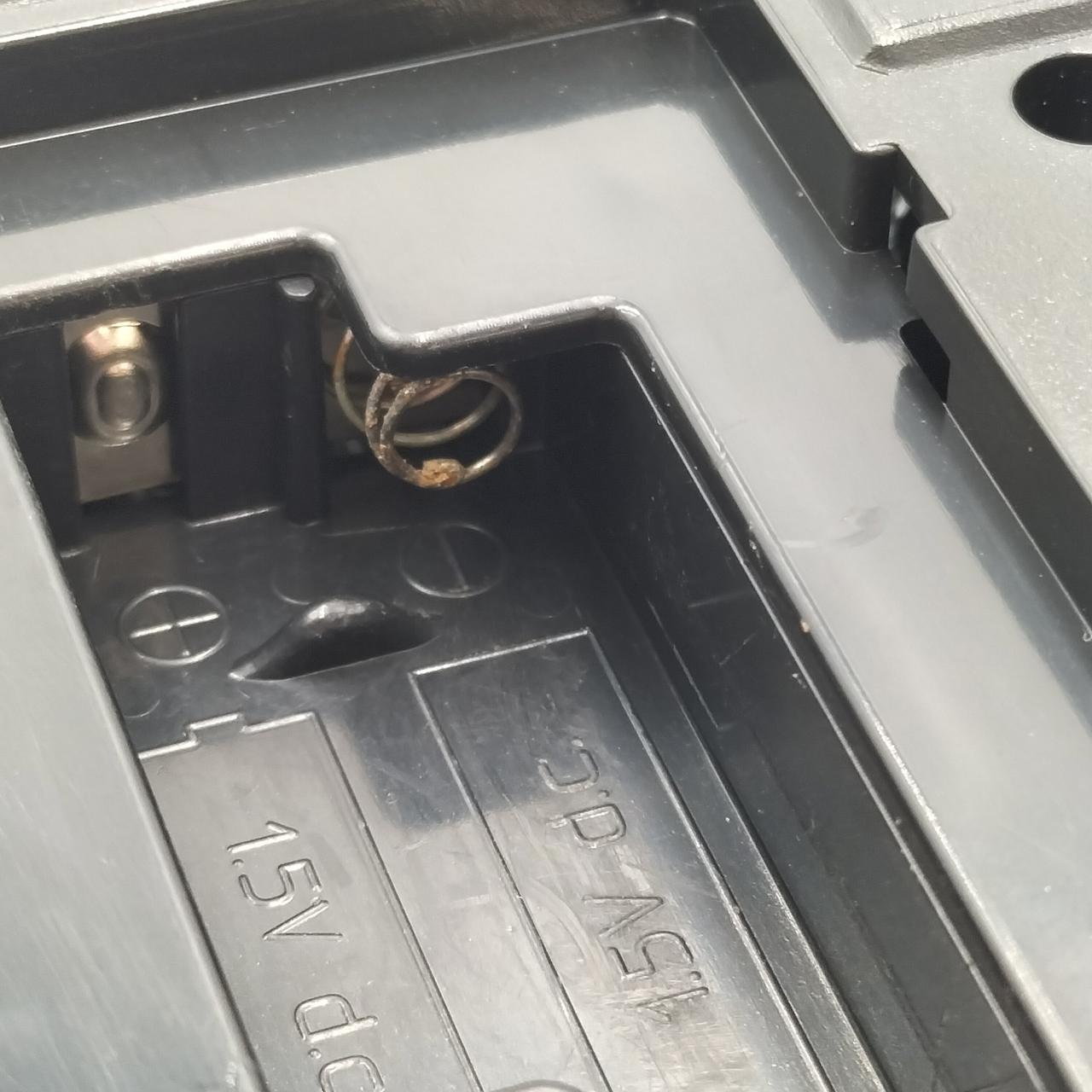 液漏れ跡あり。
通電は問題無いです。