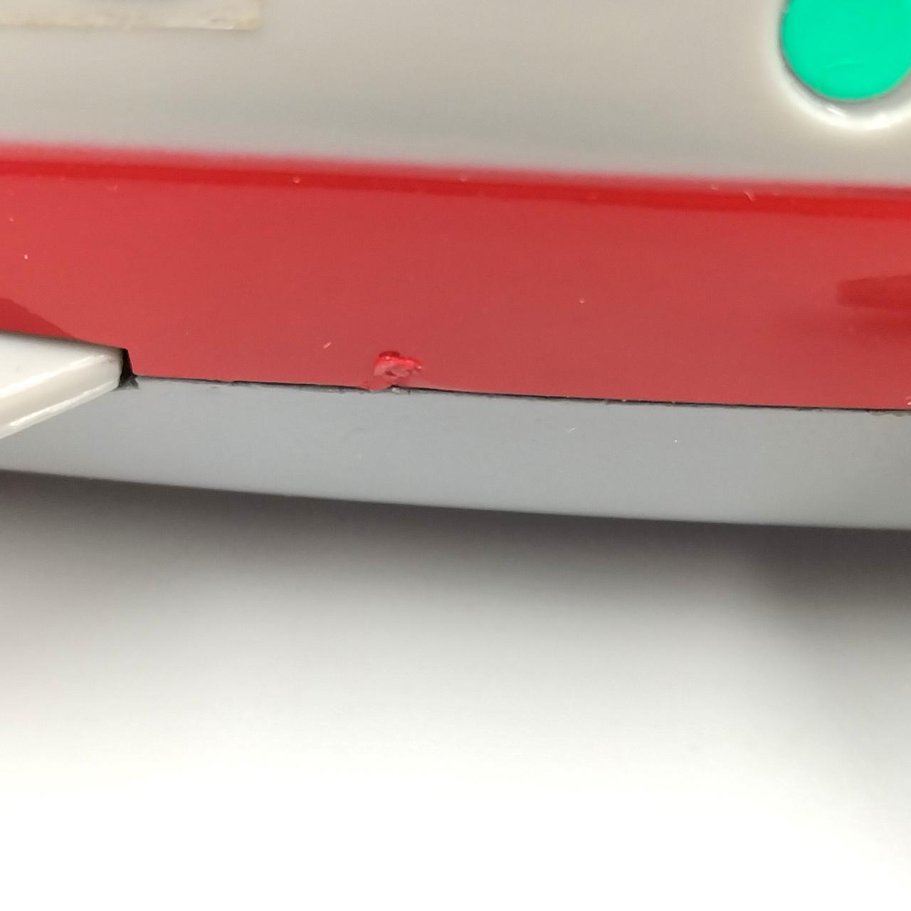 プラスチックの跡があります。