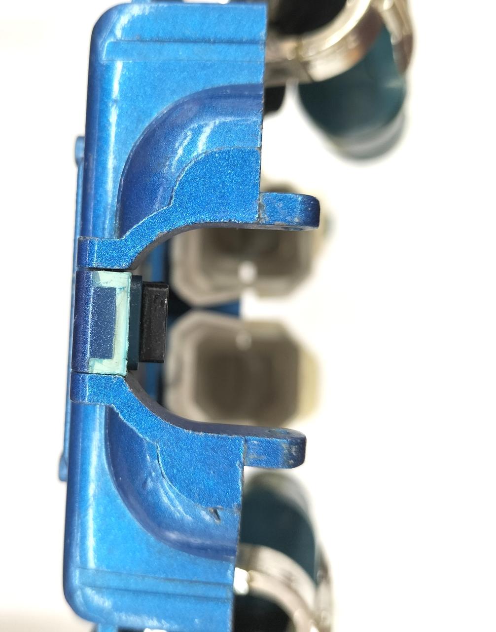 頭パーツ割れて外れてます。