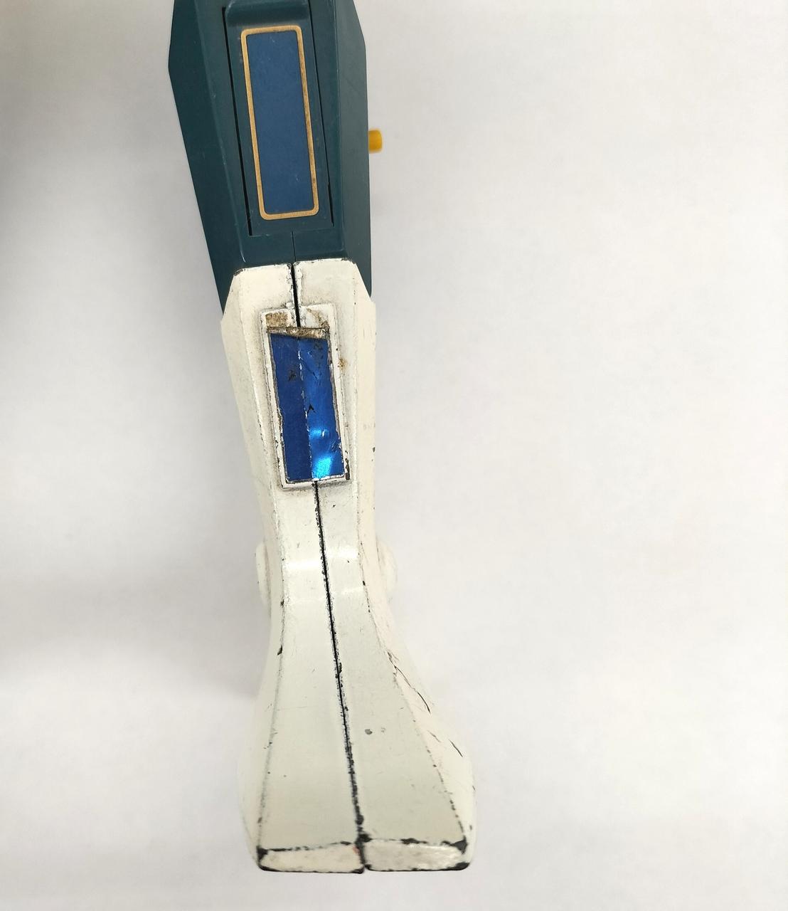 シール剥がれかけてます。