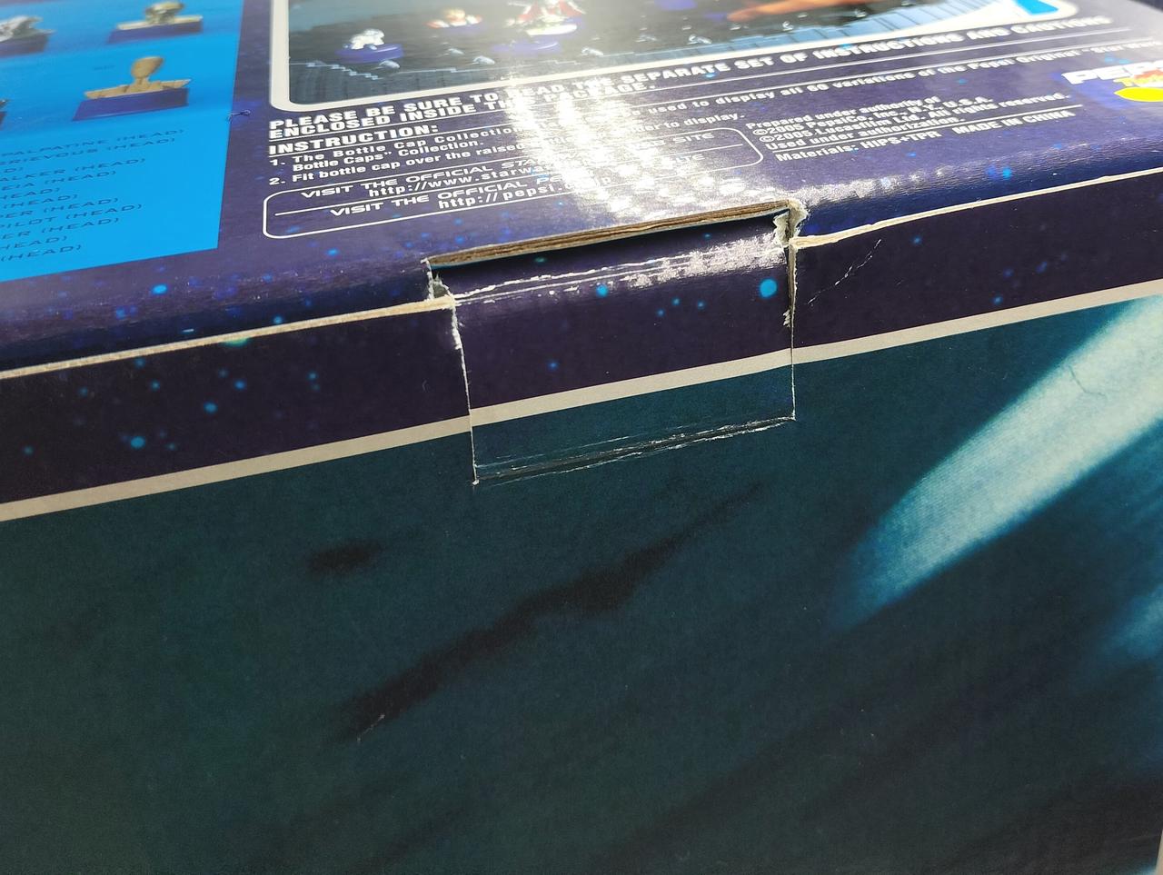 箱にダメージがあります。