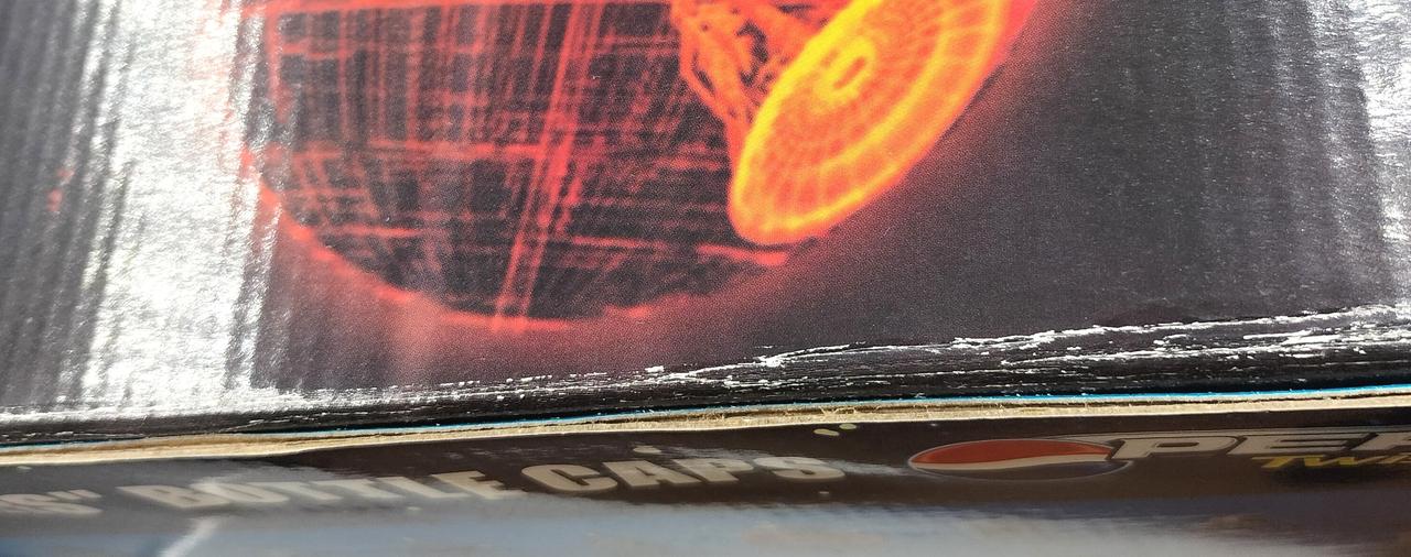 箱にダメージがあります。