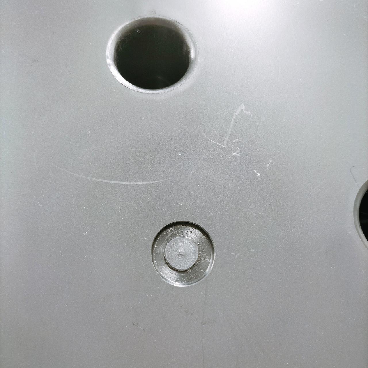 底部にキズあります。