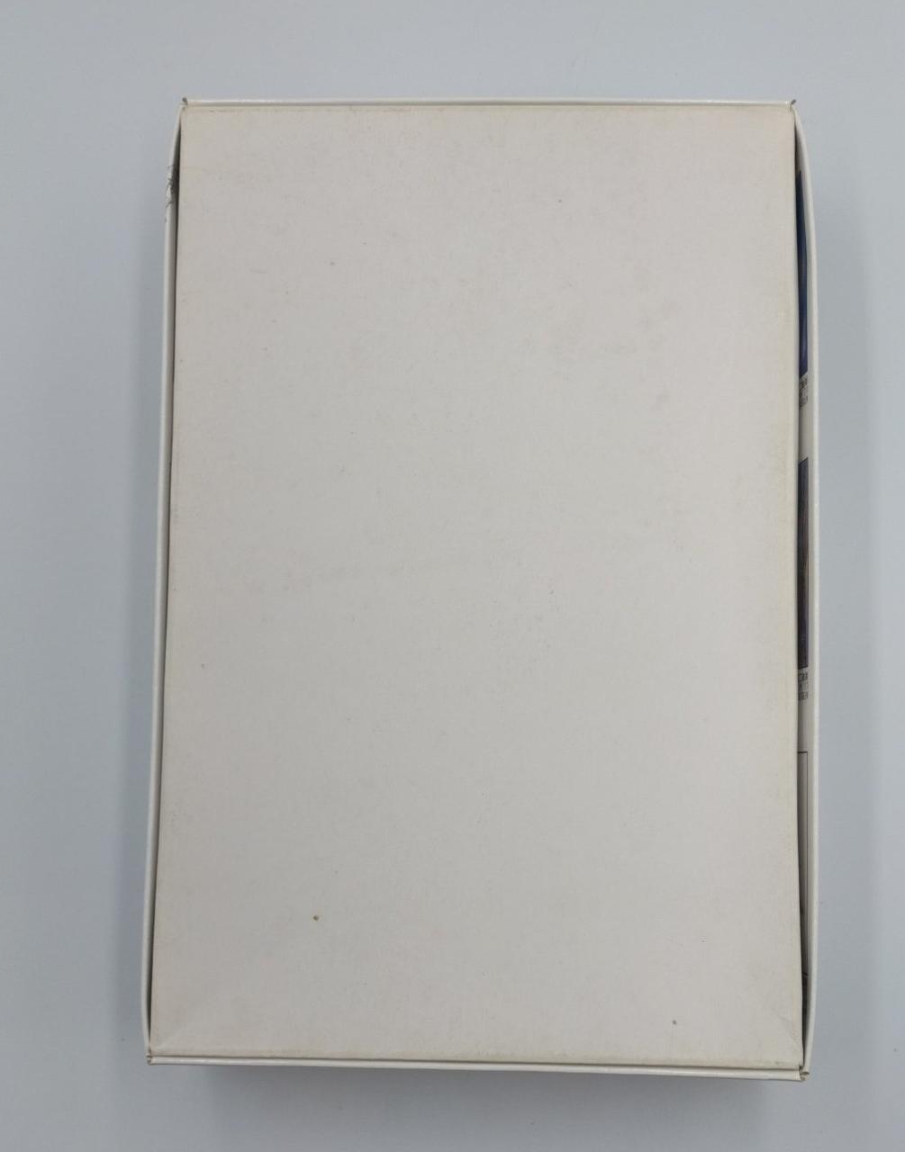 黄ばみがあります。