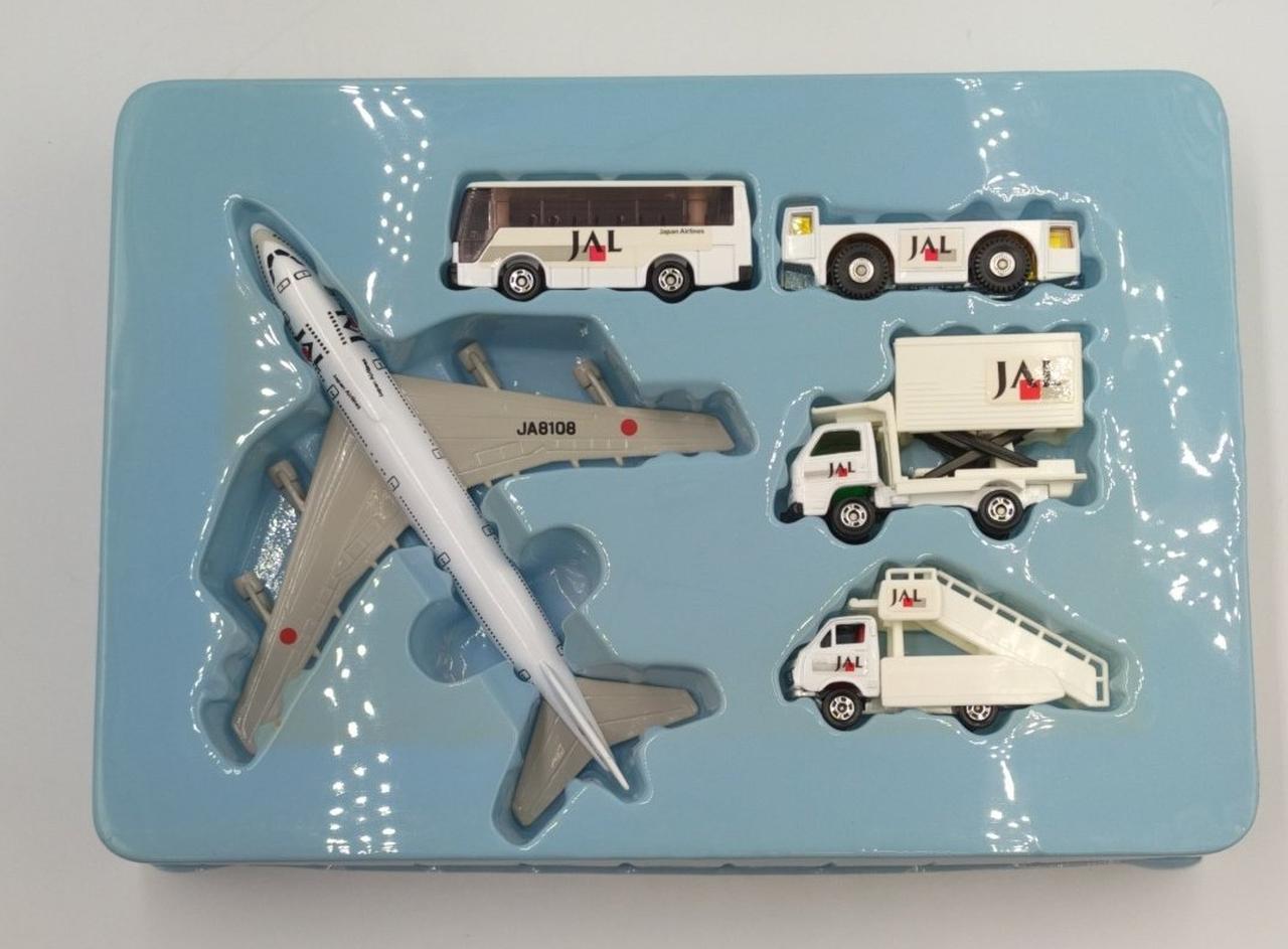 プラスチックケース変色あり。