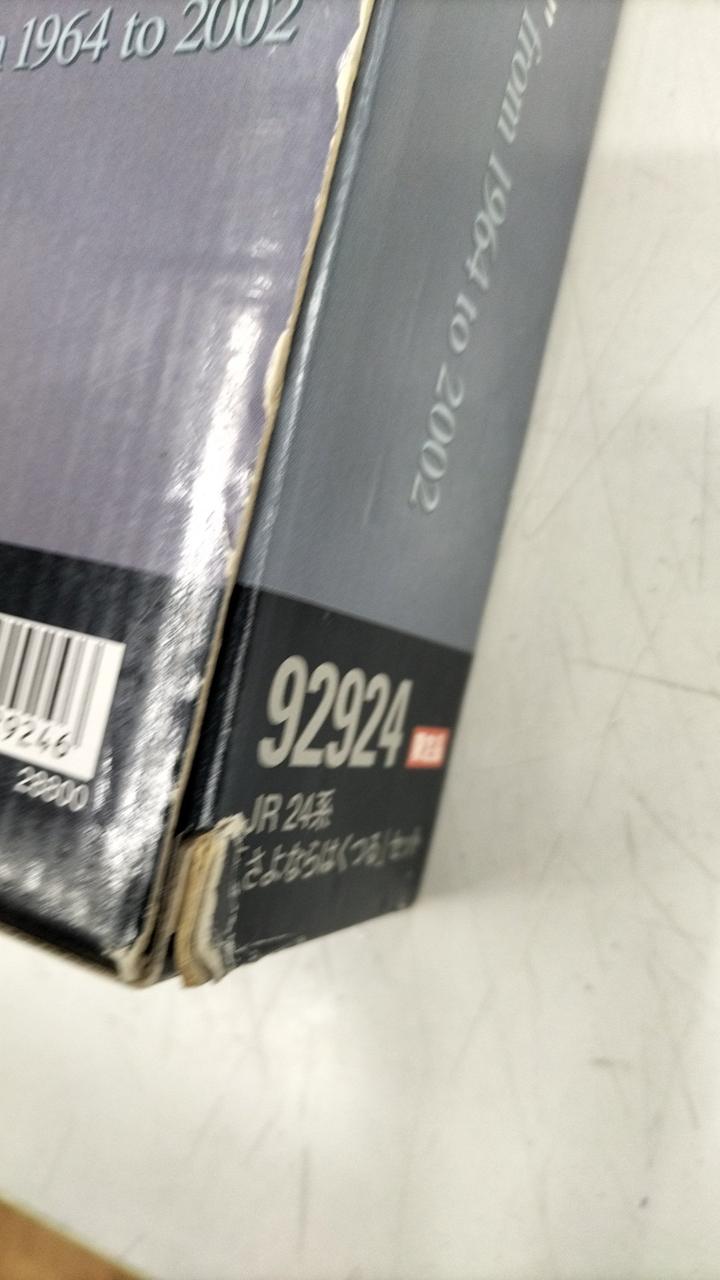 本来価格よりも激安 やや傷はあるものの、 24系寝台特急「さよならはくつる」が入線しました。TOMIX 92924