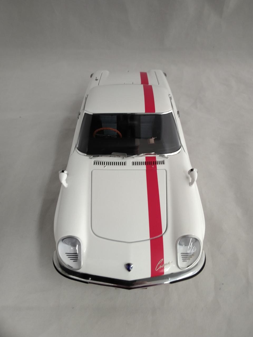 1/18 Nerv Official Business CoupeNERV官用車 1/18 Nerv Official Business CoupeNERV官用車