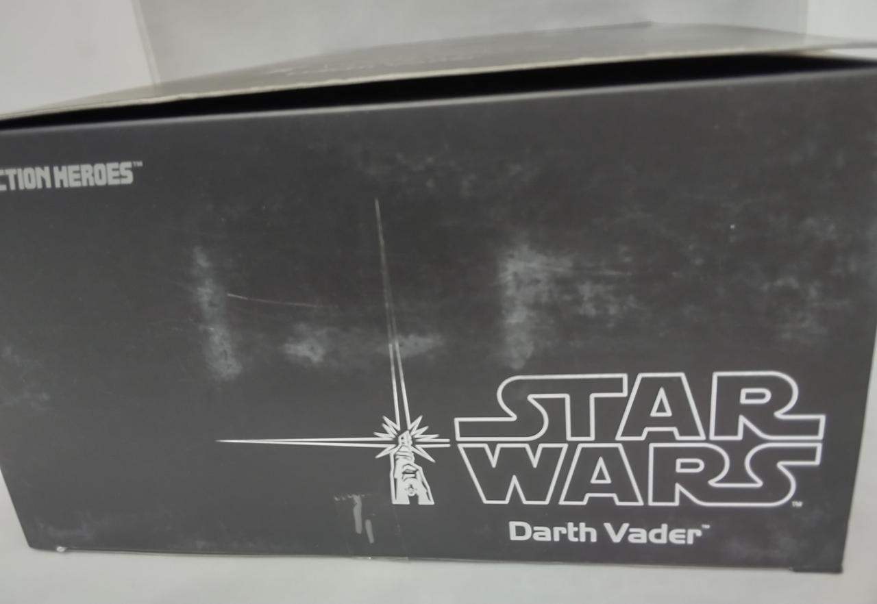 箱にイタミあります