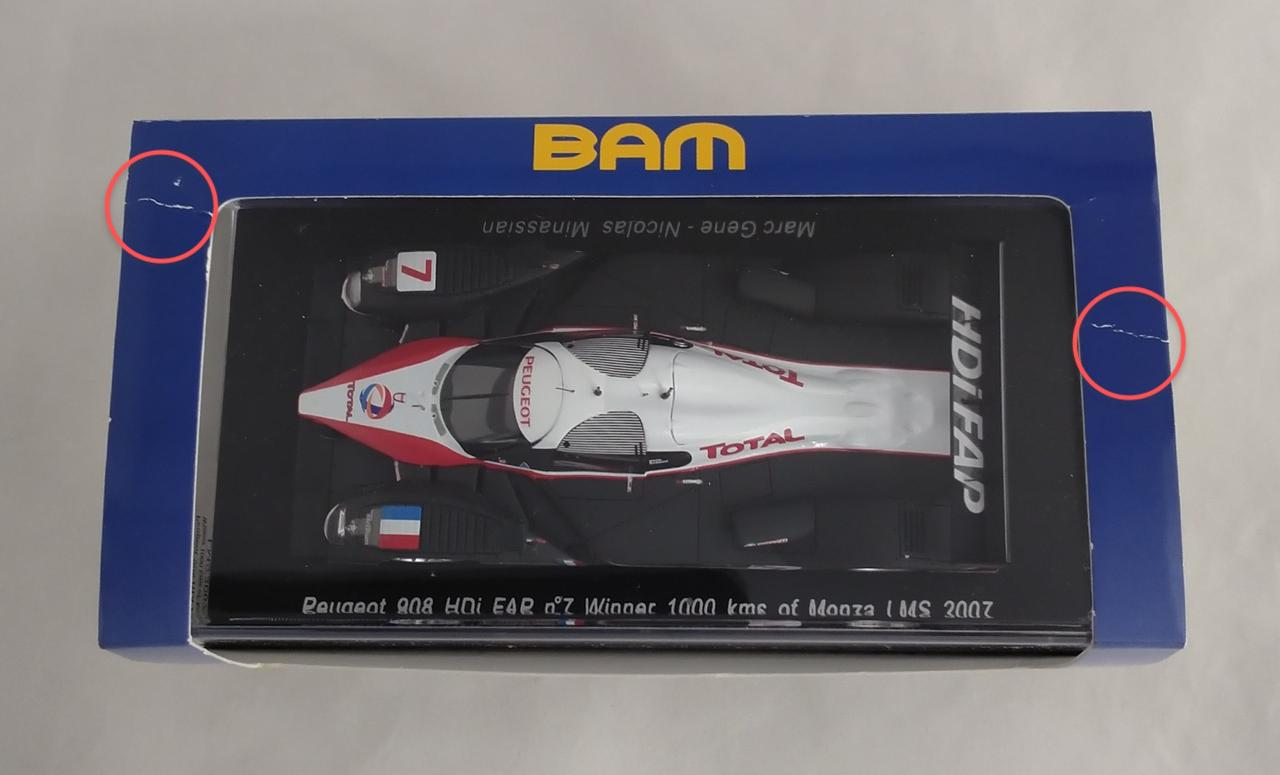 箱にイタミあります