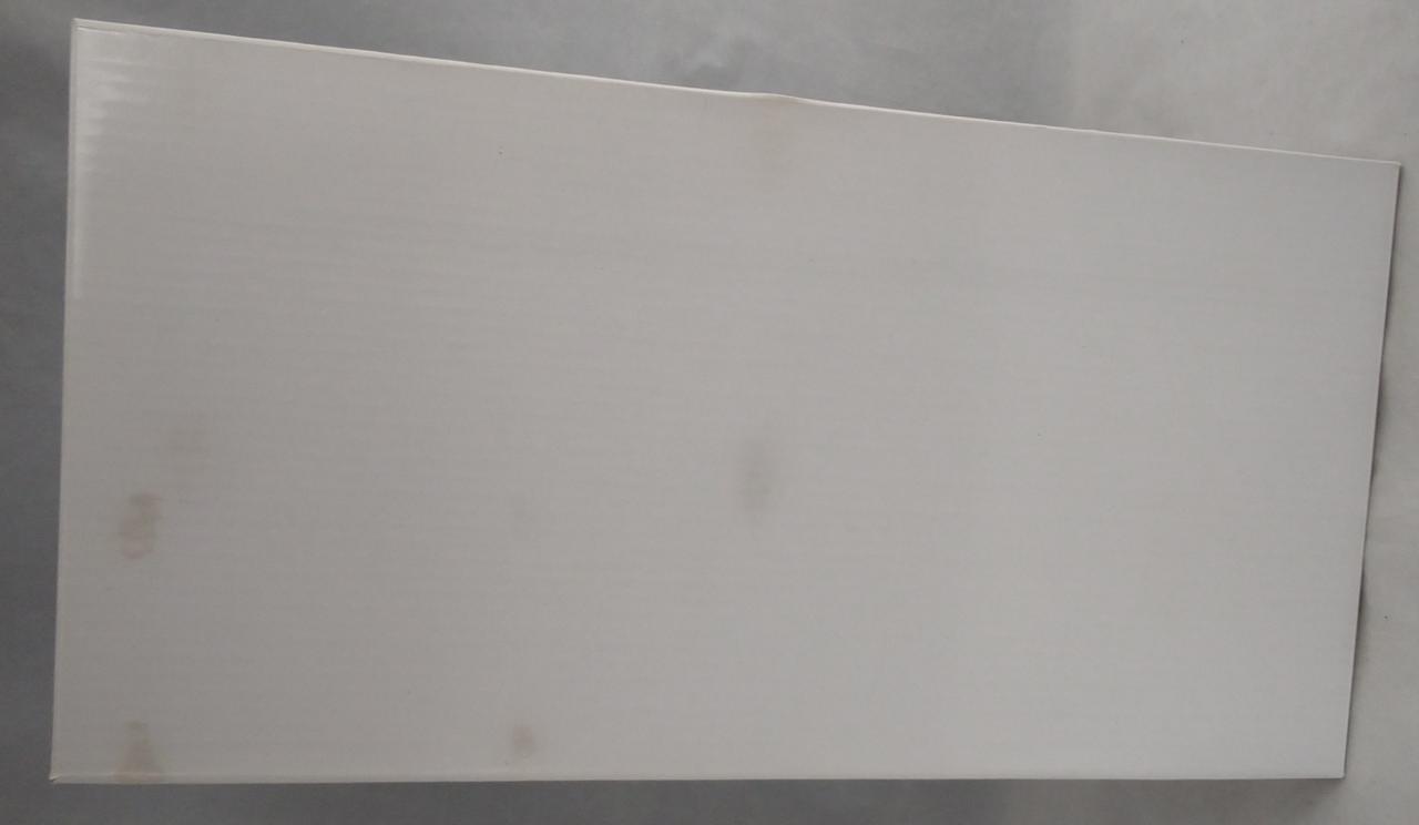 箱にイタミあります